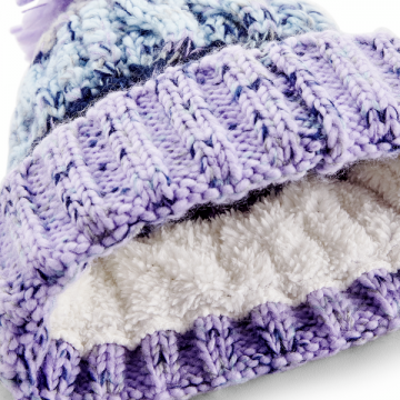 Beechfield Corkscrew Pom Pom Beanie B486 detail