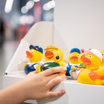 M131119 MBW Schnabels® Squeaky Duck Gardener