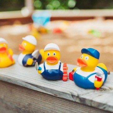 M131255 MBW Schnabels® Squeaky Duck Bricklayer