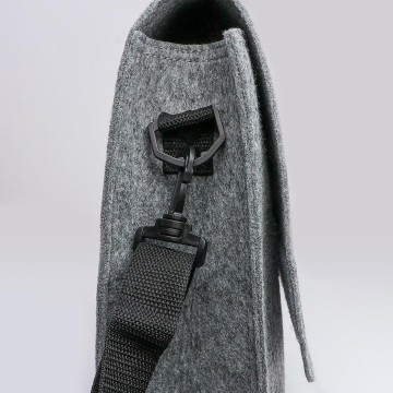 M144186 MBW Schoudertas van vilt