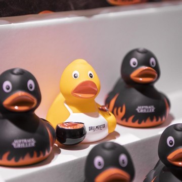 M181001 Squeaky Duck Grillmeister met slogan