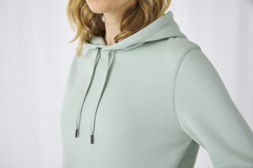 WW02Q B&C Queen Hooded